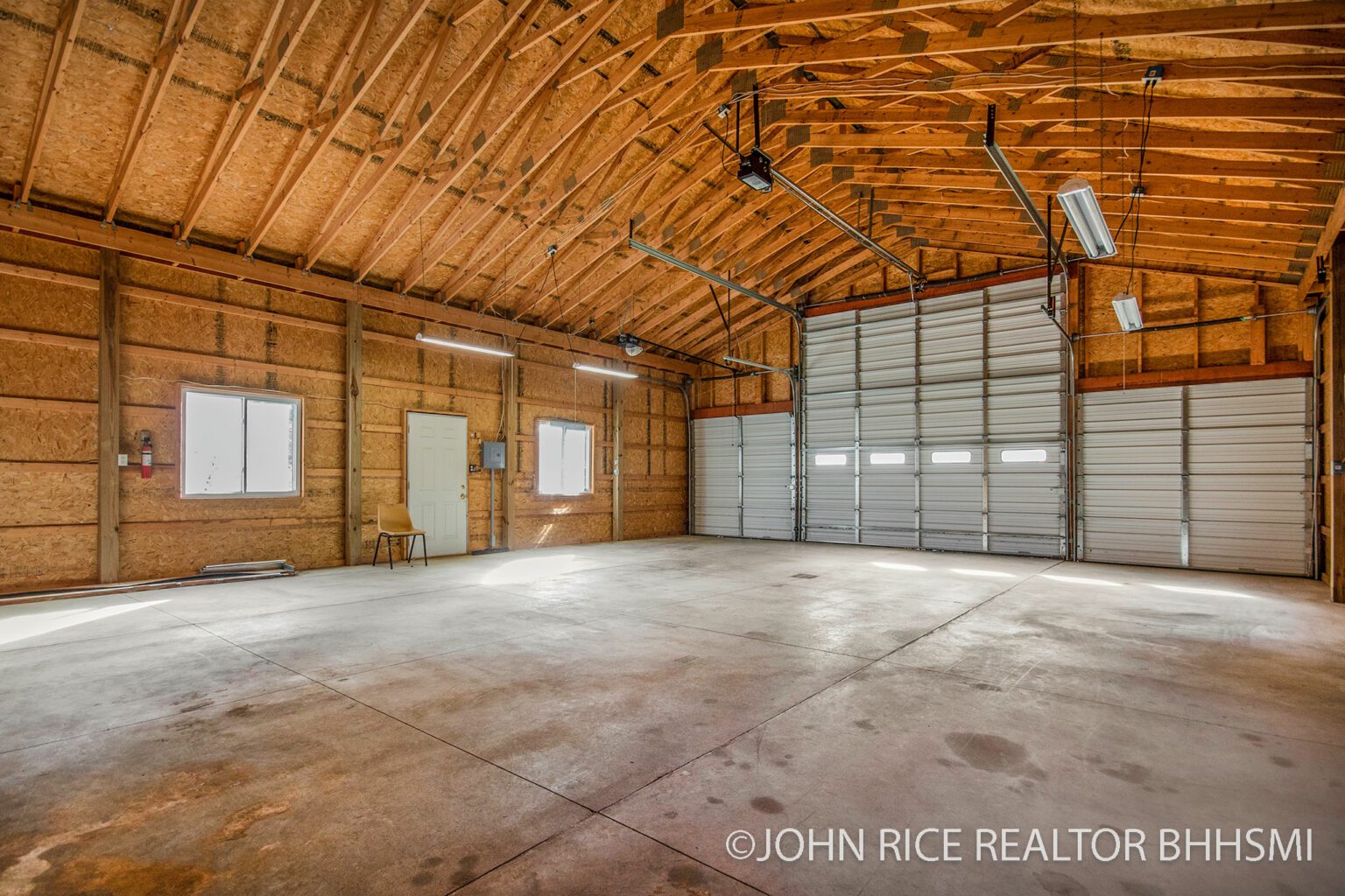 For Sale: Caledonia, MI 5 Bedroom HUGE Pole Barn 1 Acre